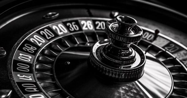 Banner post : Should you bet on number 35 or 35 numbers in roulette?