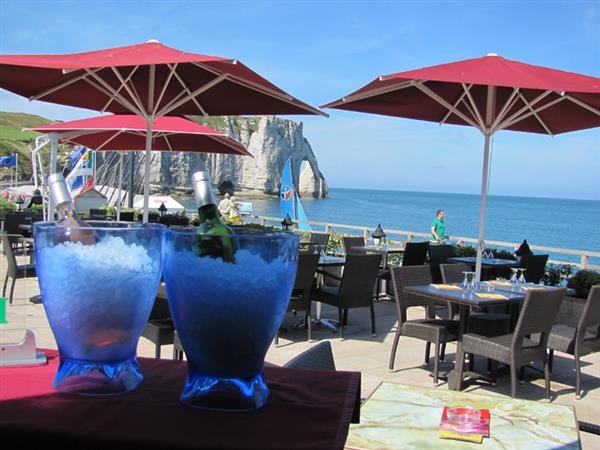 Térasse du joa etretat restaurant avec vue sur les Falaises